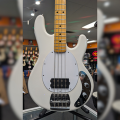 Ernie Ball Stingray 70s Retro White with Case (Secondhand)