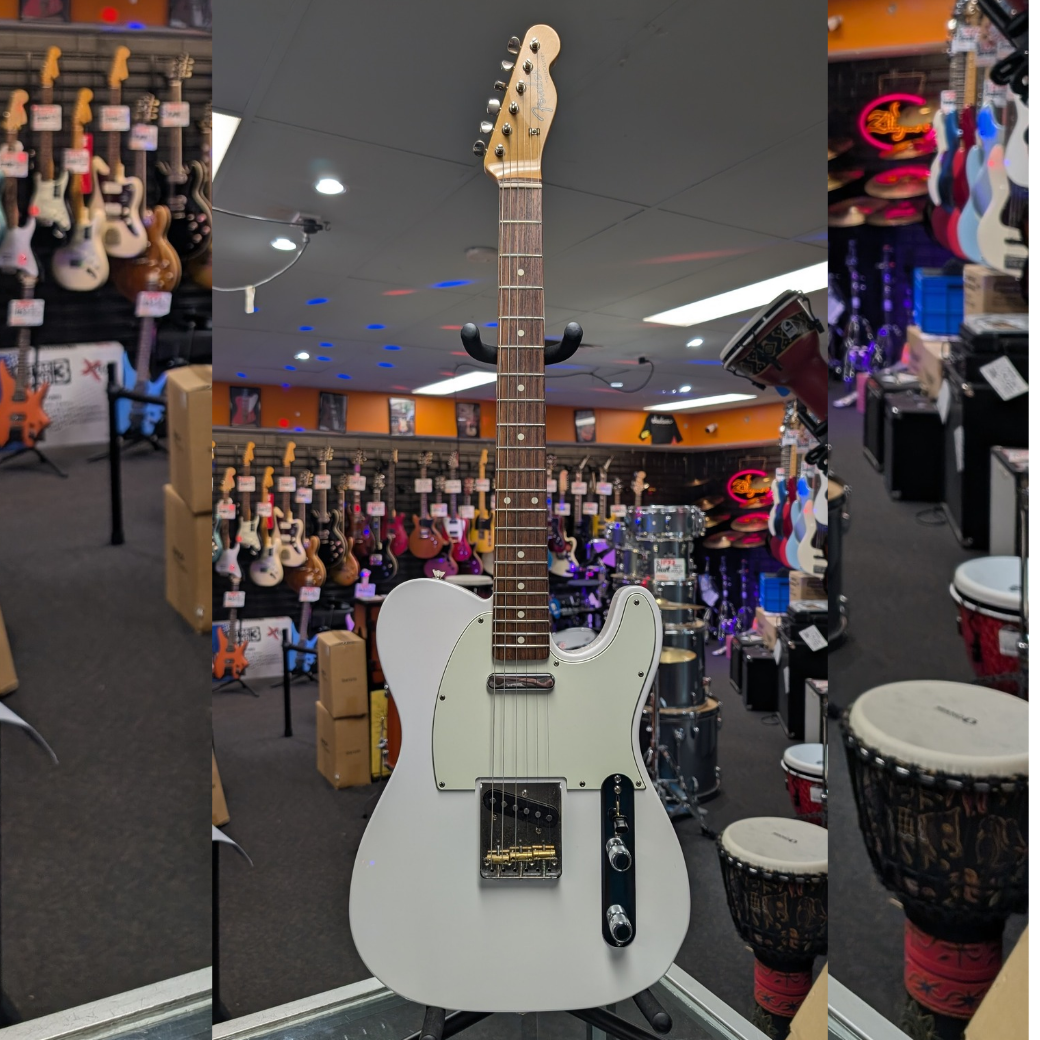 Fender MIJ Hybrid II Telecaster Arctic White with Gig Bag (Secondhand)