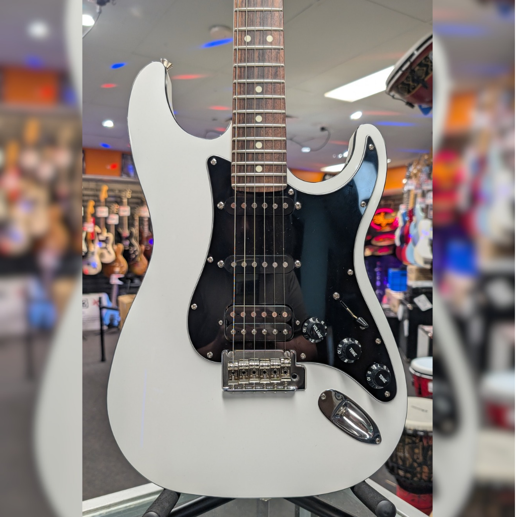 Fender Aerodyne II Stratocaster HSS Arctic White with Gig Bad (Secondhand)