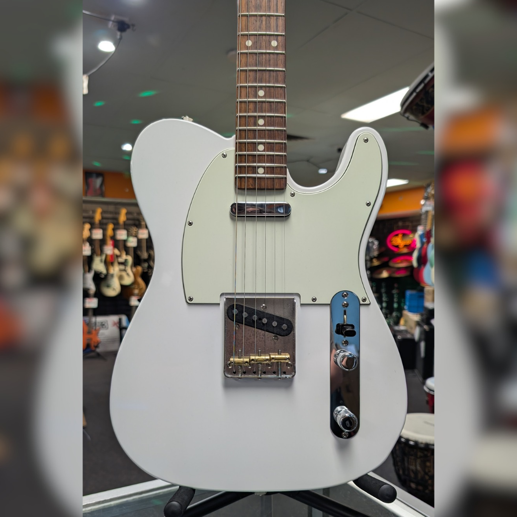 Fender MIJ Hybrid II Telecaster Arctic White with Gig Bag (Secondhand)
