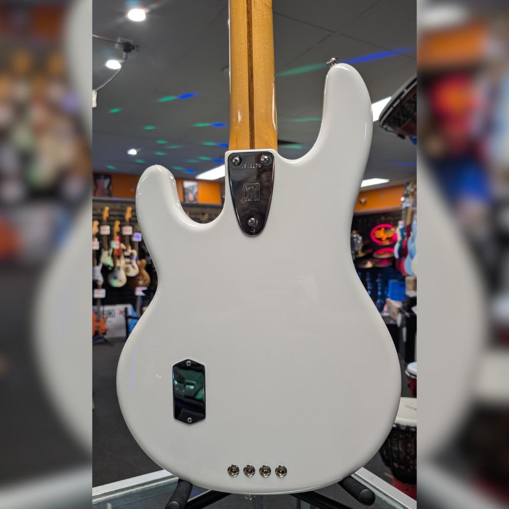 Ernie Ball Stingray 70s Retro White with Case (Secondhand)